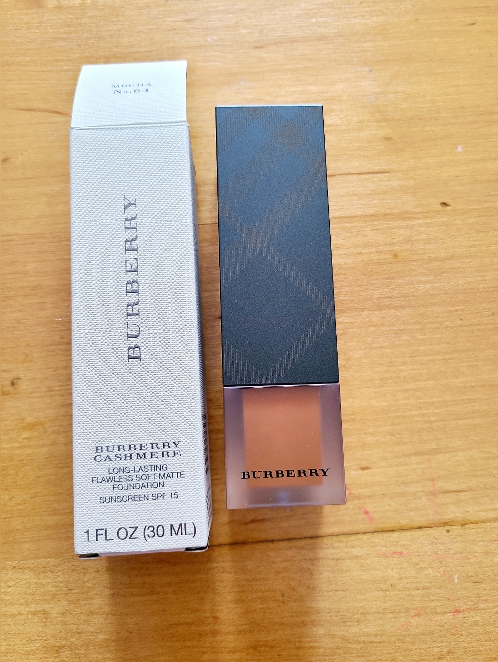 Burberry Foundation Fluid in Beige-Tan